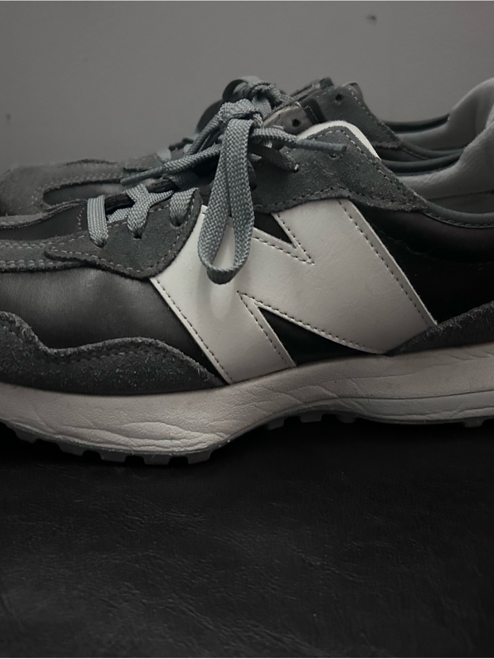 New Balance woMen’s Gray & White Retro Runner Sneakers